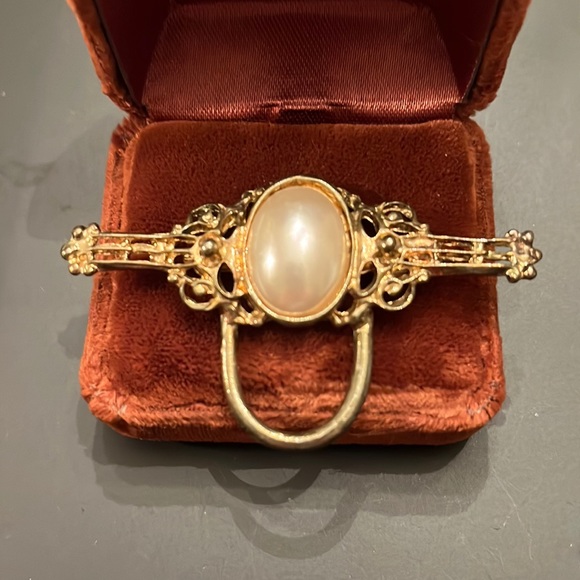 Vintage Jewelry Vintage Pearl And Open Circle Brooch Gold Tone